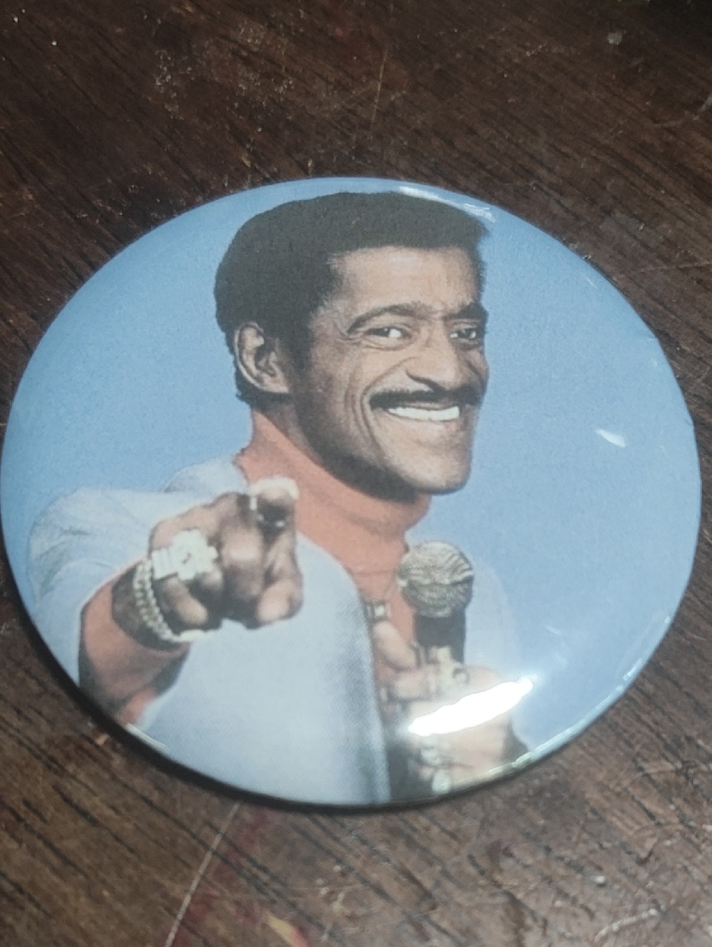Vintage Style Smiling Singer Button Pin - Light Blue